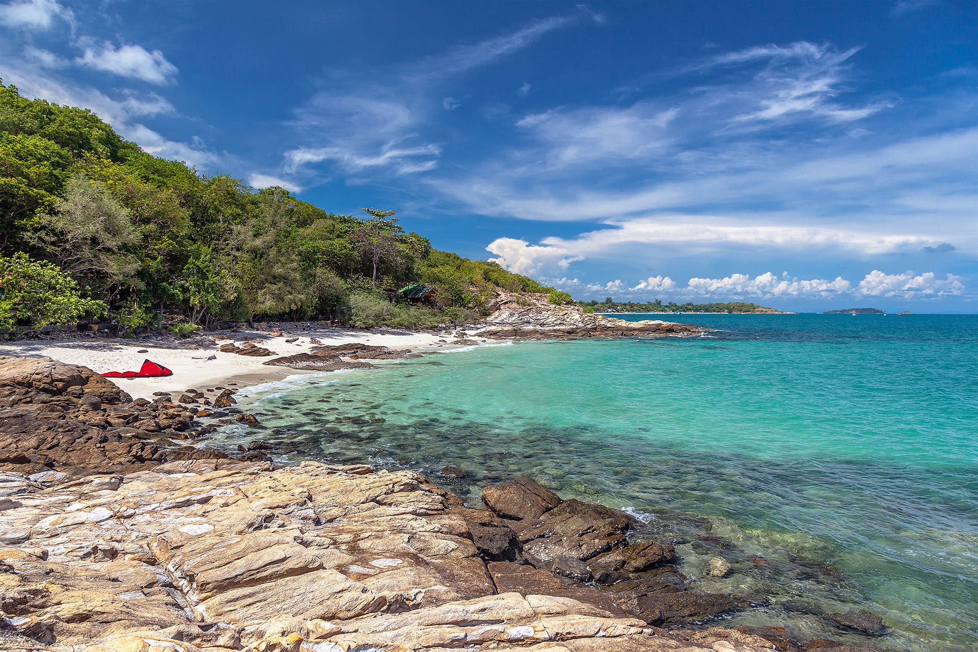 Ao Nuan Beach on the island of Koh Samet in Thailand © Muzhik/Shutterstock