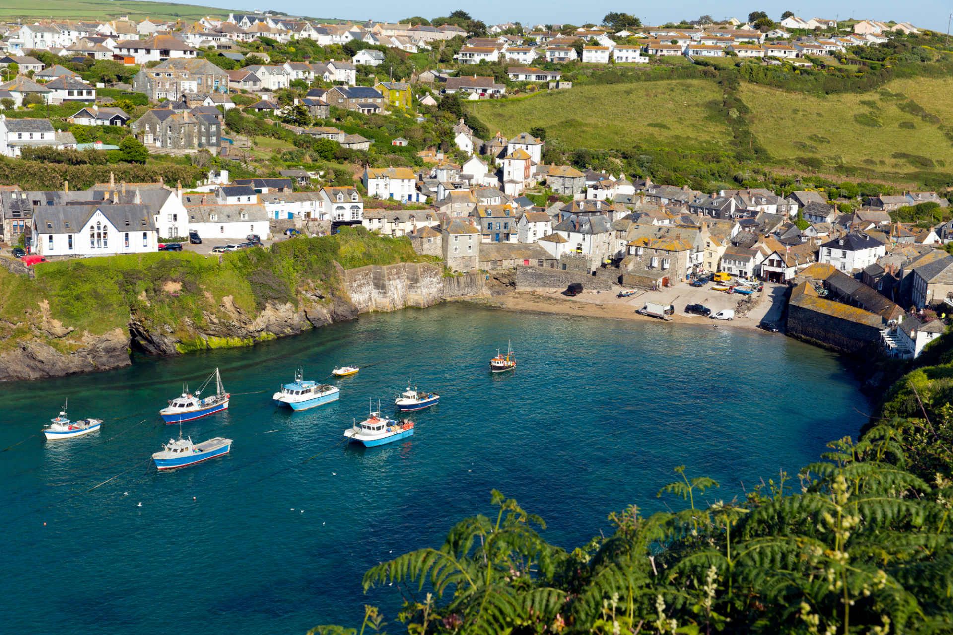 boats-harbour-port-isaac-england-uk-shutterstock_145972064
