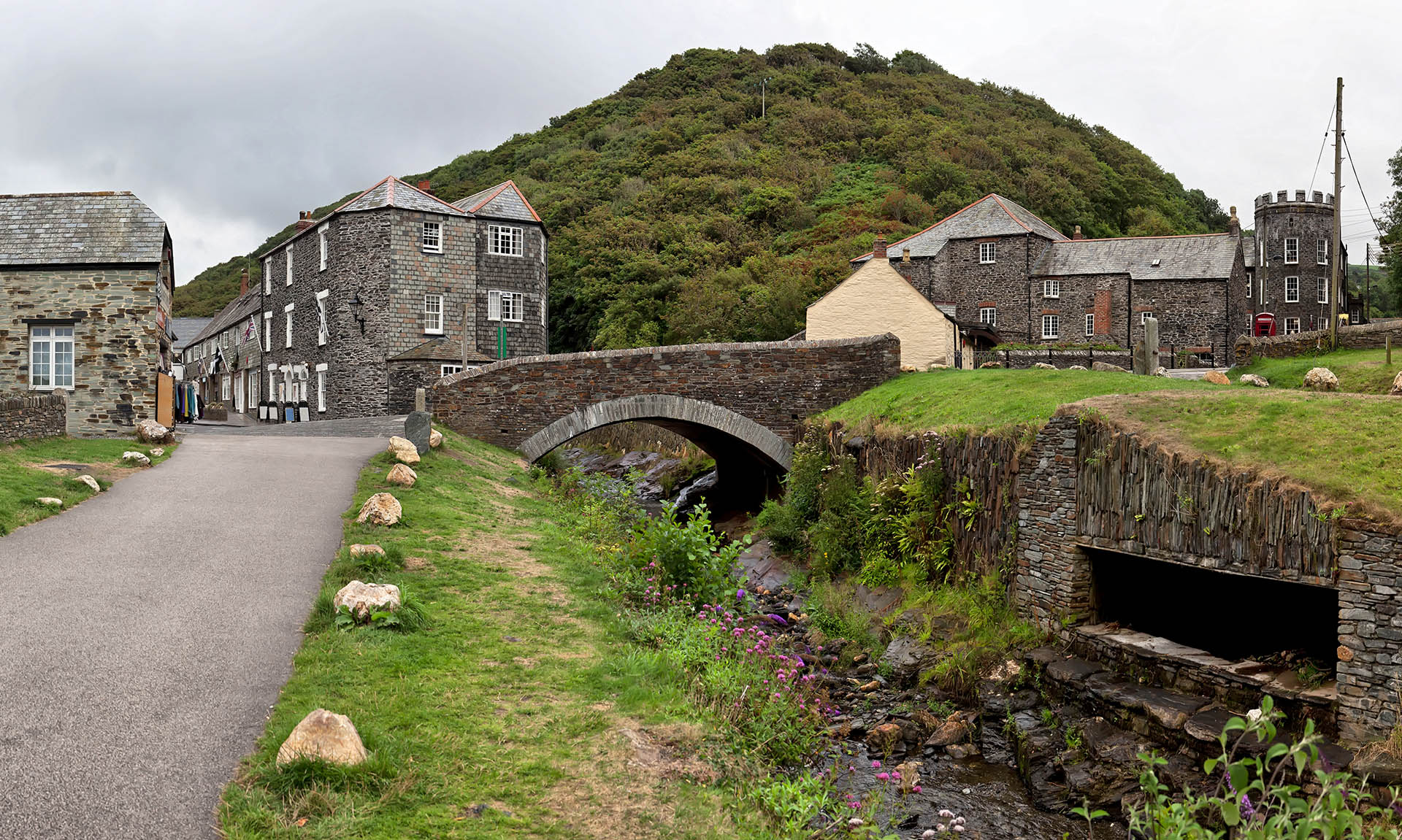Boscastle, Traditional Cornish village, Cornwall © Shutterstock