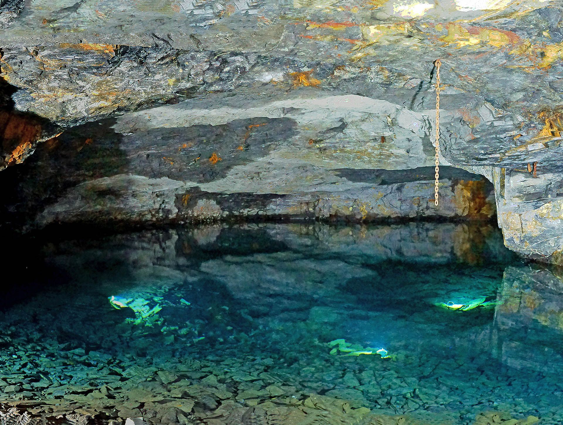 Carnglaze caverns near Bodmin Moor, Cornwall © Shutterstock