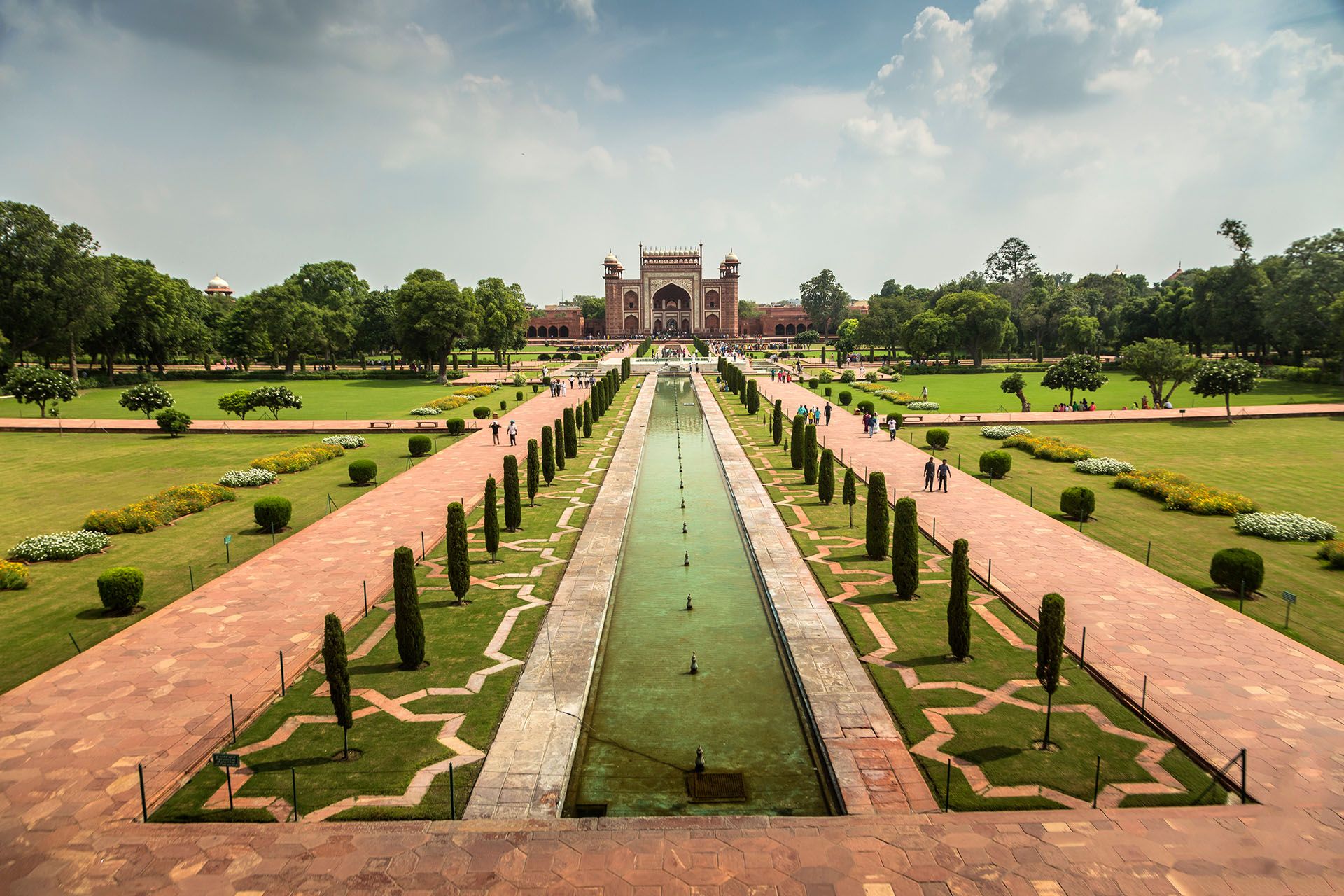 Taj Mahal garden © Shutterstock