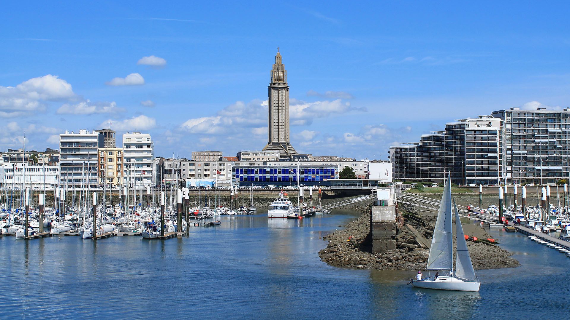 Le Havre, urban French commune and city in the Seine-Maritime department in the Normandy region of northwestern France © Picturereflex/Shutterstock