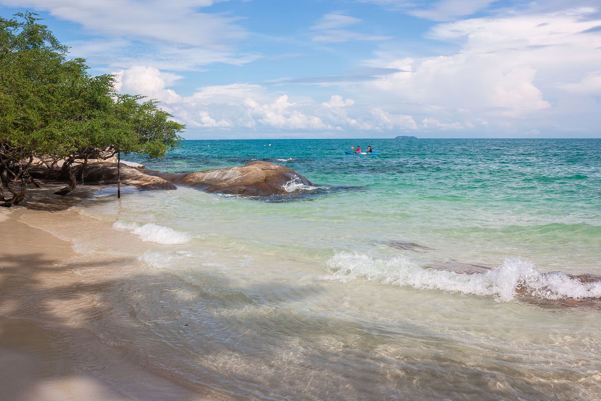 Part of Sang Thian beach, Samet island, Thailand © Rostovtsevayu/Shutterstock