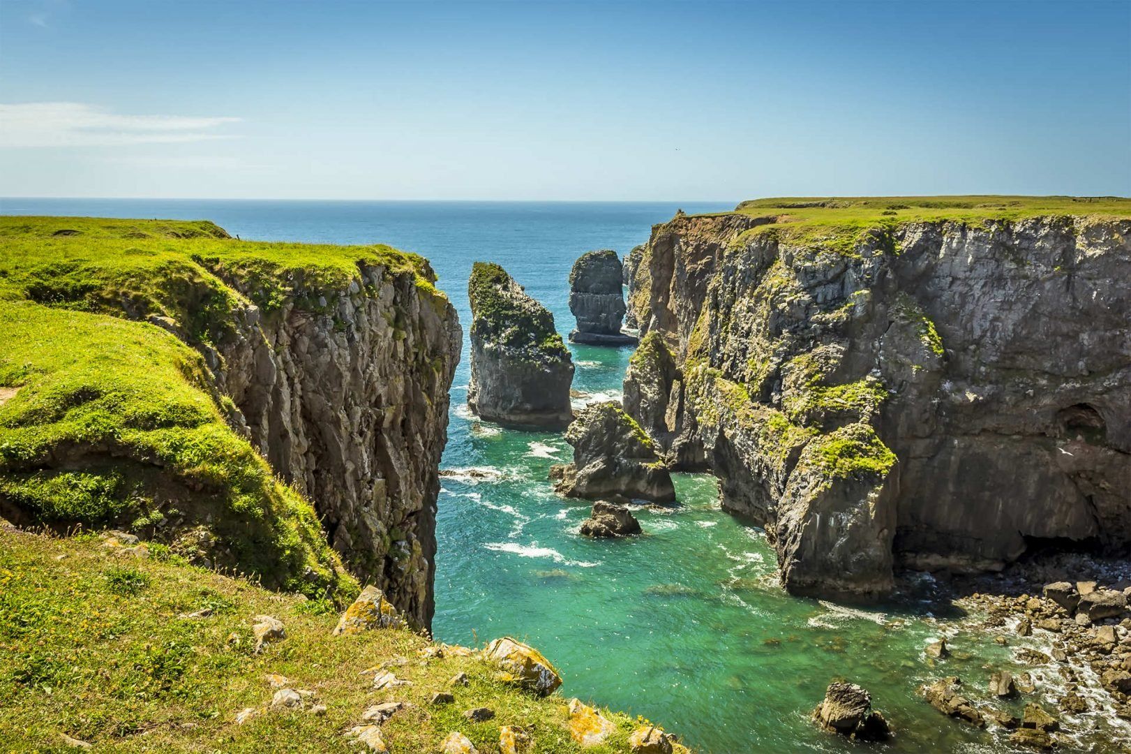 pembrokeshire-coast-wales-shutterstock_671760223