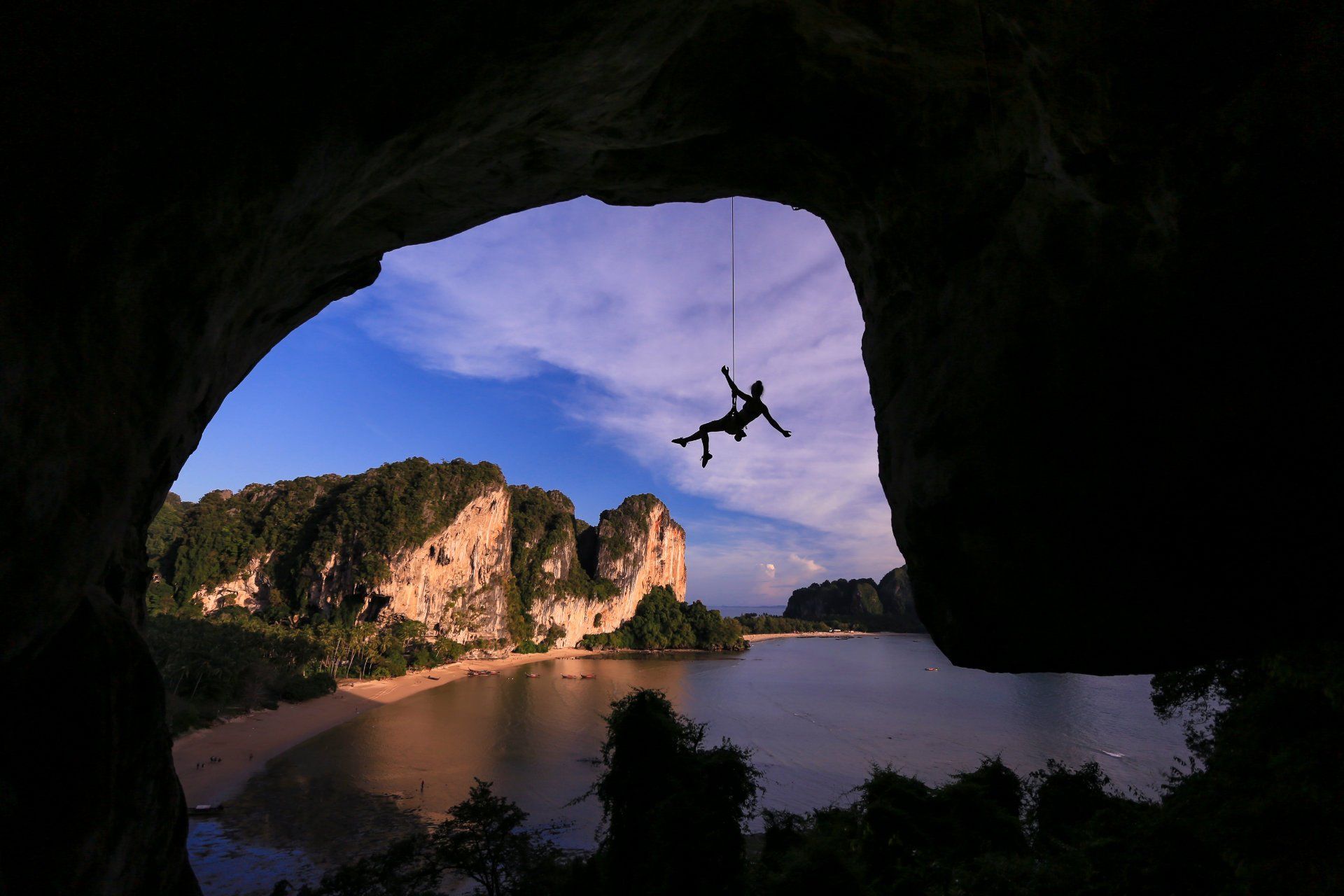 Railay beach in Krabi, Thailand © Shutterstock