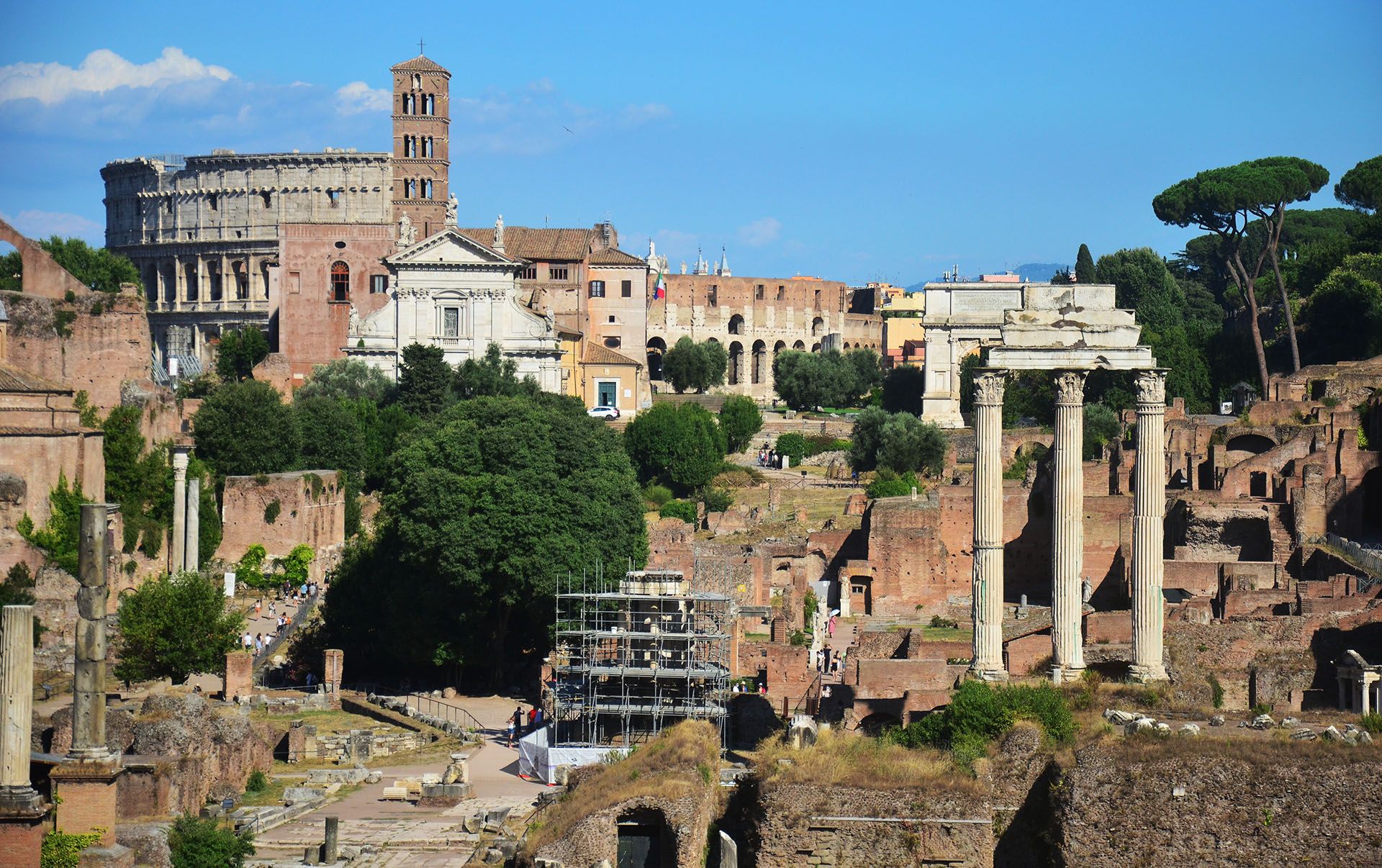 Forum Romanum and standing columns belonging to the temple of Castor and Pollux © Shutterstock