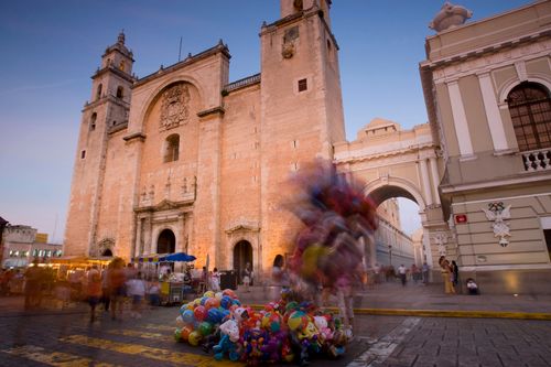 A balloon vendor in front of the Catedral de San Ildefonso in Merida Mexico