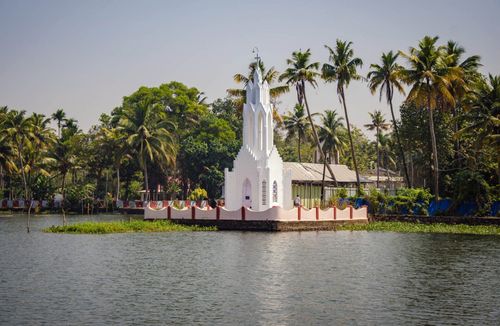 A church in Kumarakom, Kottayam ,Kerala along side the Vembanad Lake © Shutterstock
