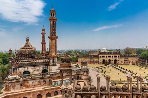 Lucknow-asfi-mosque-bara-india-shutterstock_1428440489