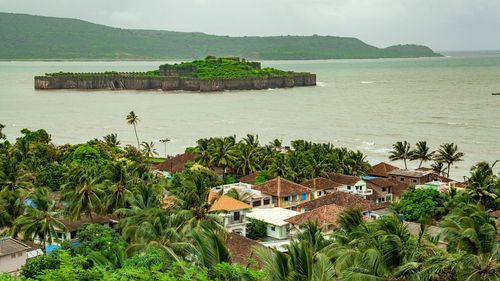 View of Murud Janjira Fort in monsoon season at Konkan, Maharashtra, India © ImagesofIndia/Shutterstock