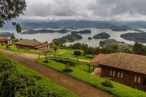 lake-bunyonyi-canoe