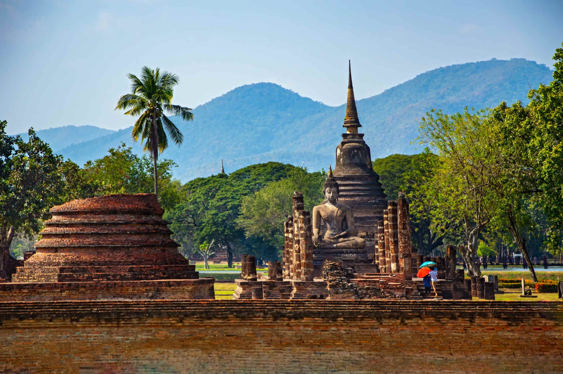 Sukhothai Wat Mahathat Buddha, Thailand © Shutterstock