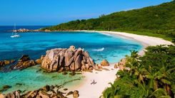 Anse Cocos beach, La Digue Island, Seychelles © Shutterstock