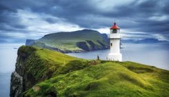 Mykines lighthouse, Faroe Island © Smelov/Shutterstock