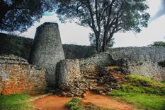 Great Zimbabwe ruins © Shutterstock