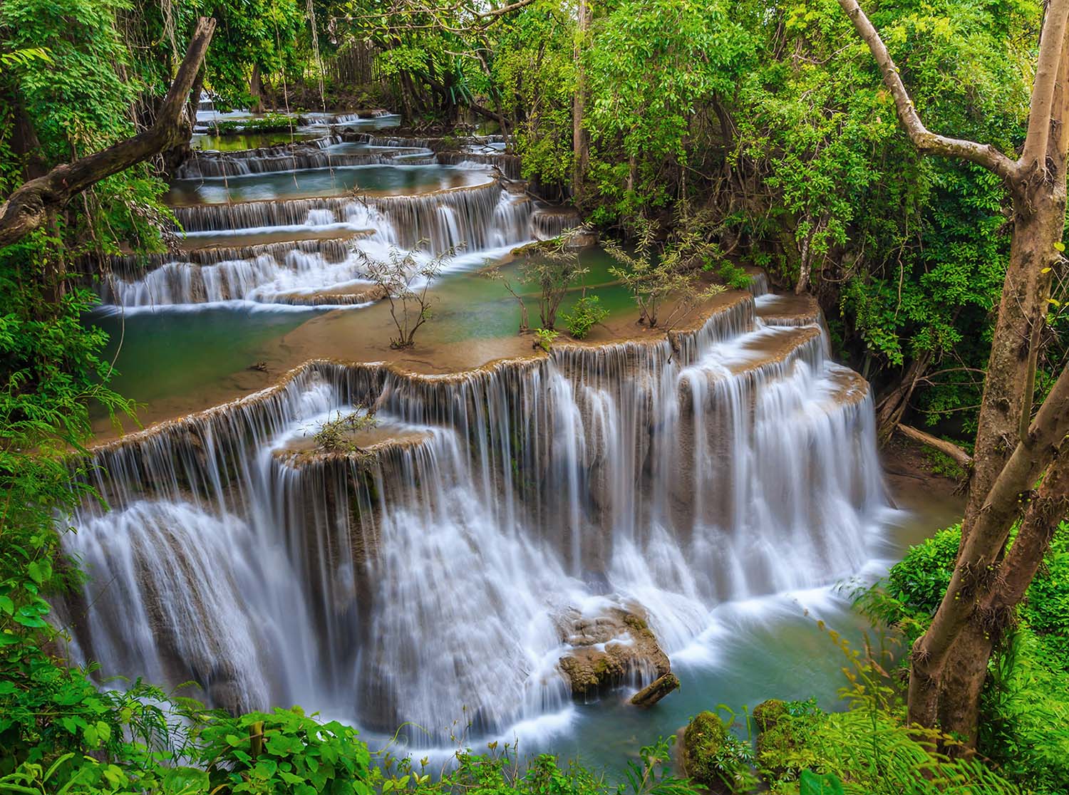 Waterfall Huay Mae Khamin in Kanchanaburi province, Thailand © Shutterstock